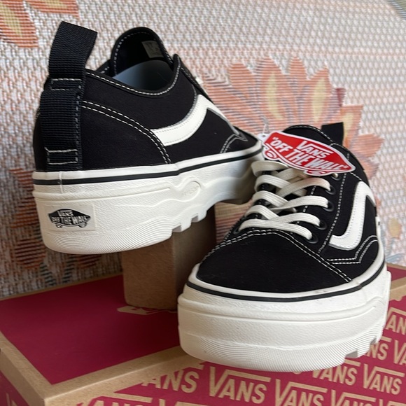 Vans Men’s Sentry Old Skool (Canvas) Black/Marshmallow
VN0A5KR3VQE
Sneakers - Picture 10 of 16